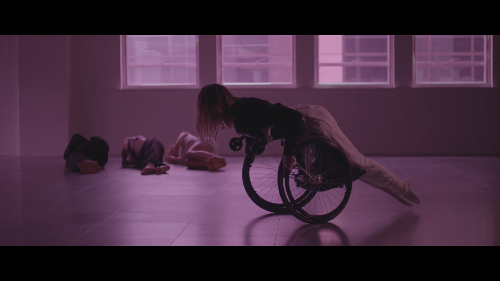 Annabel Taylor-Munt: Along the plane